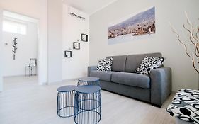 Bright Home - The House Of Travelers